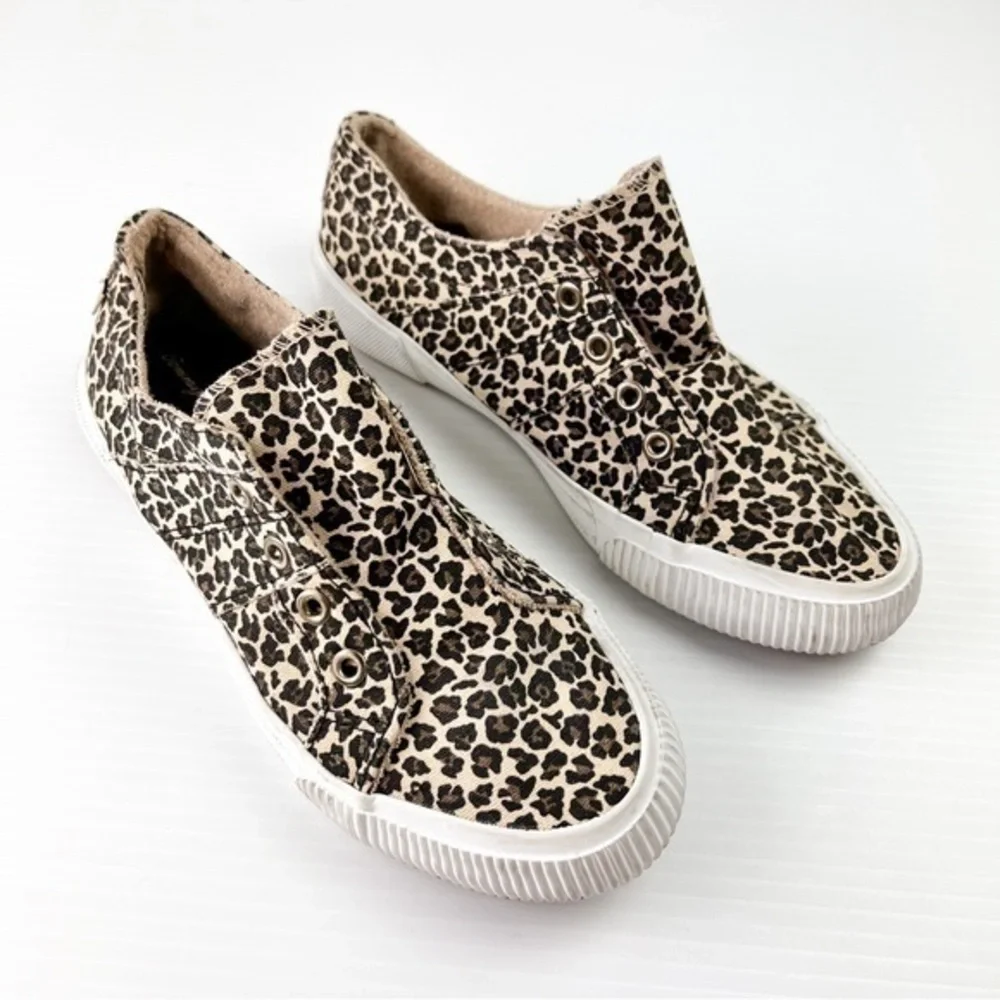 Tommy Bahama Women's leopard cheetah print laceless sneakers size 6.5